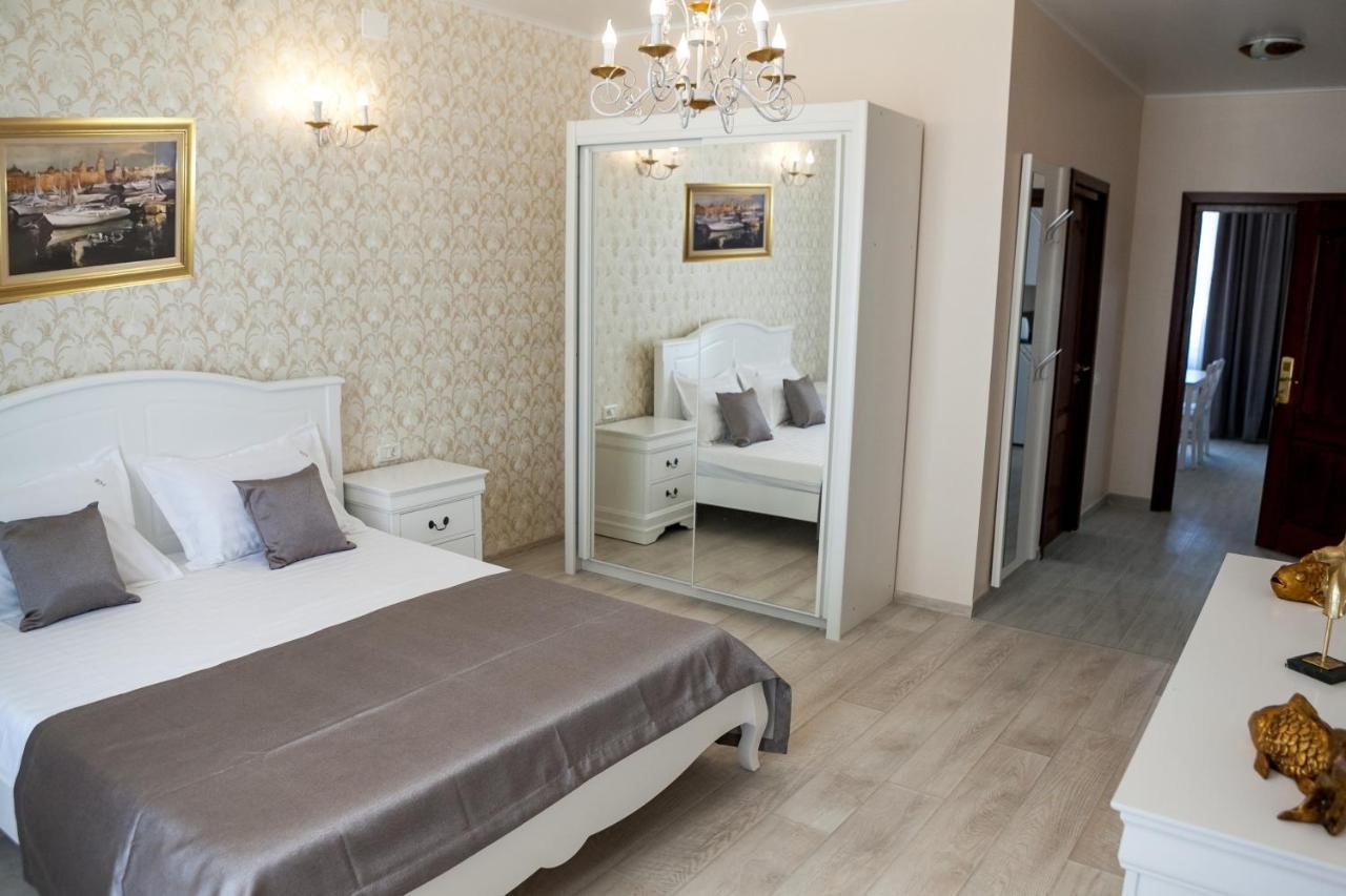 Regal Marine Hotel Западен Ефорие Екстериор снимка