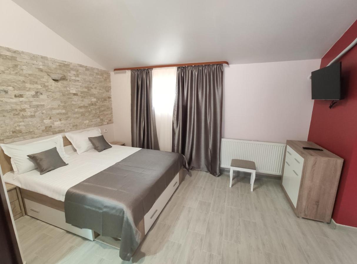 Regal Marine Hotel Западен Ефорие Екстериор снимка