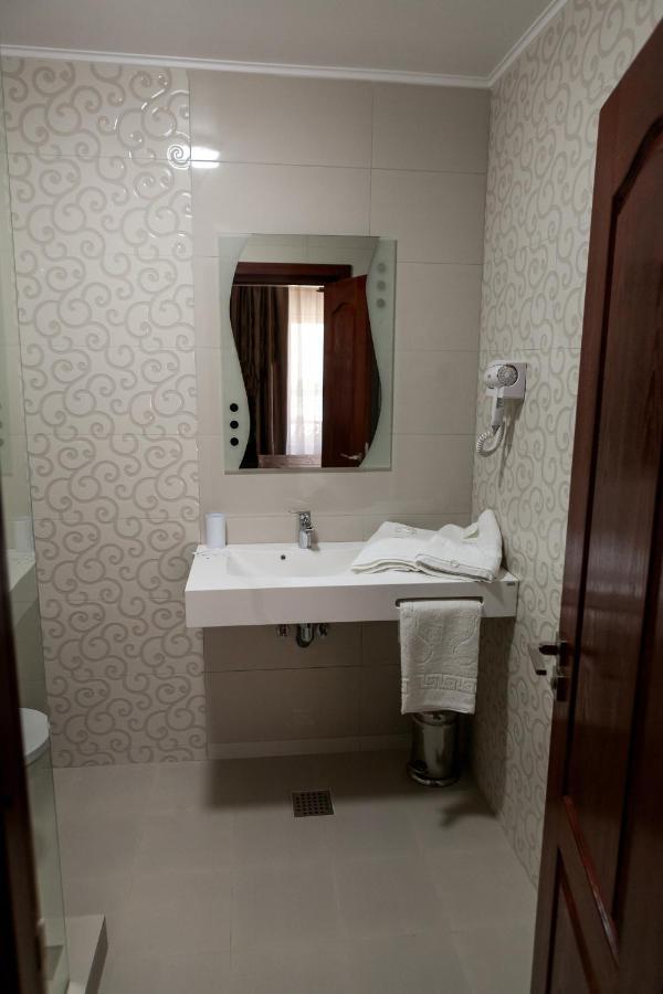 Regal Marine Hotel Западен Ефорие Екстериор снимка
